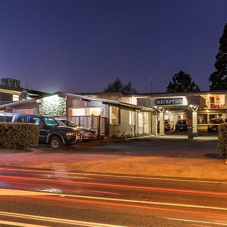 Twin Peaks Lakeside Inn タウポ エクステリア 写真