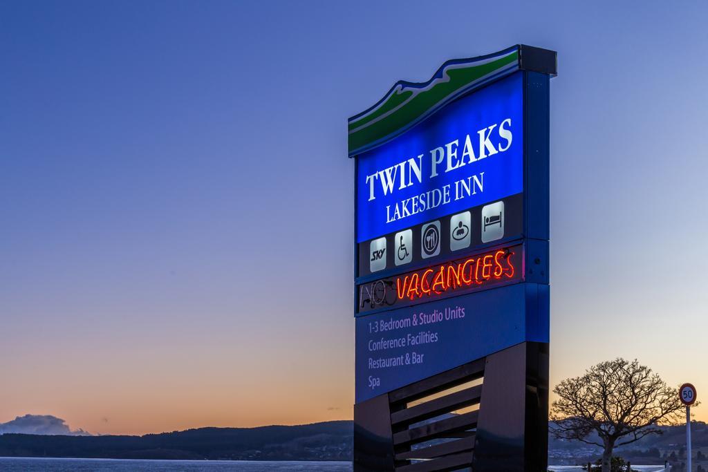 Twin Peaks Lakeside Inn タウポ エクステリア 写真