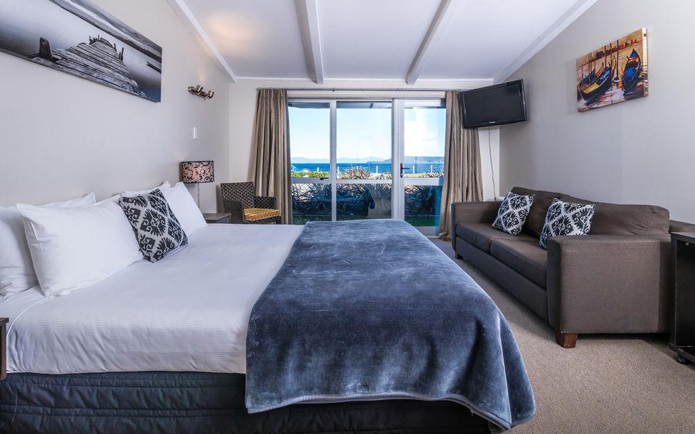Twin Peaks Lakeside Inn タウポ エクステリア 写真