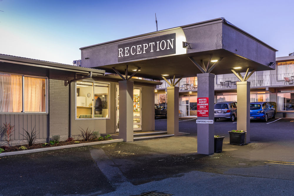 Twin Peaks Lakeside Inn タウポ エクステリア 写真